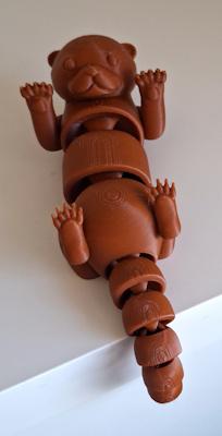 Bébé loutre articulé